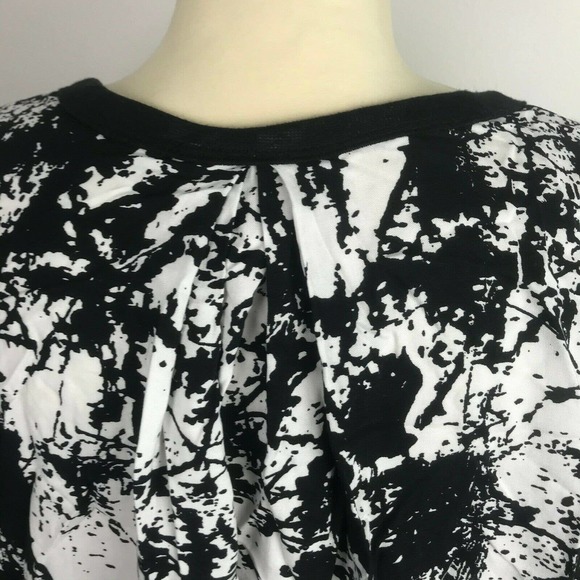Cubism Large Button Front Top Black White - Picture 5 of 8